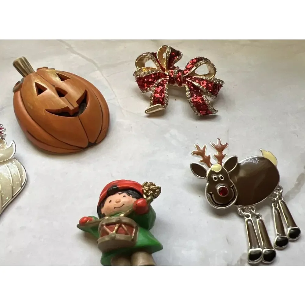 Lot Of 7 Christmas and Halloween brooches and pins preowned